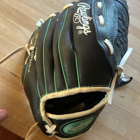 Rawlings baseball glove - Picture 4 of 4